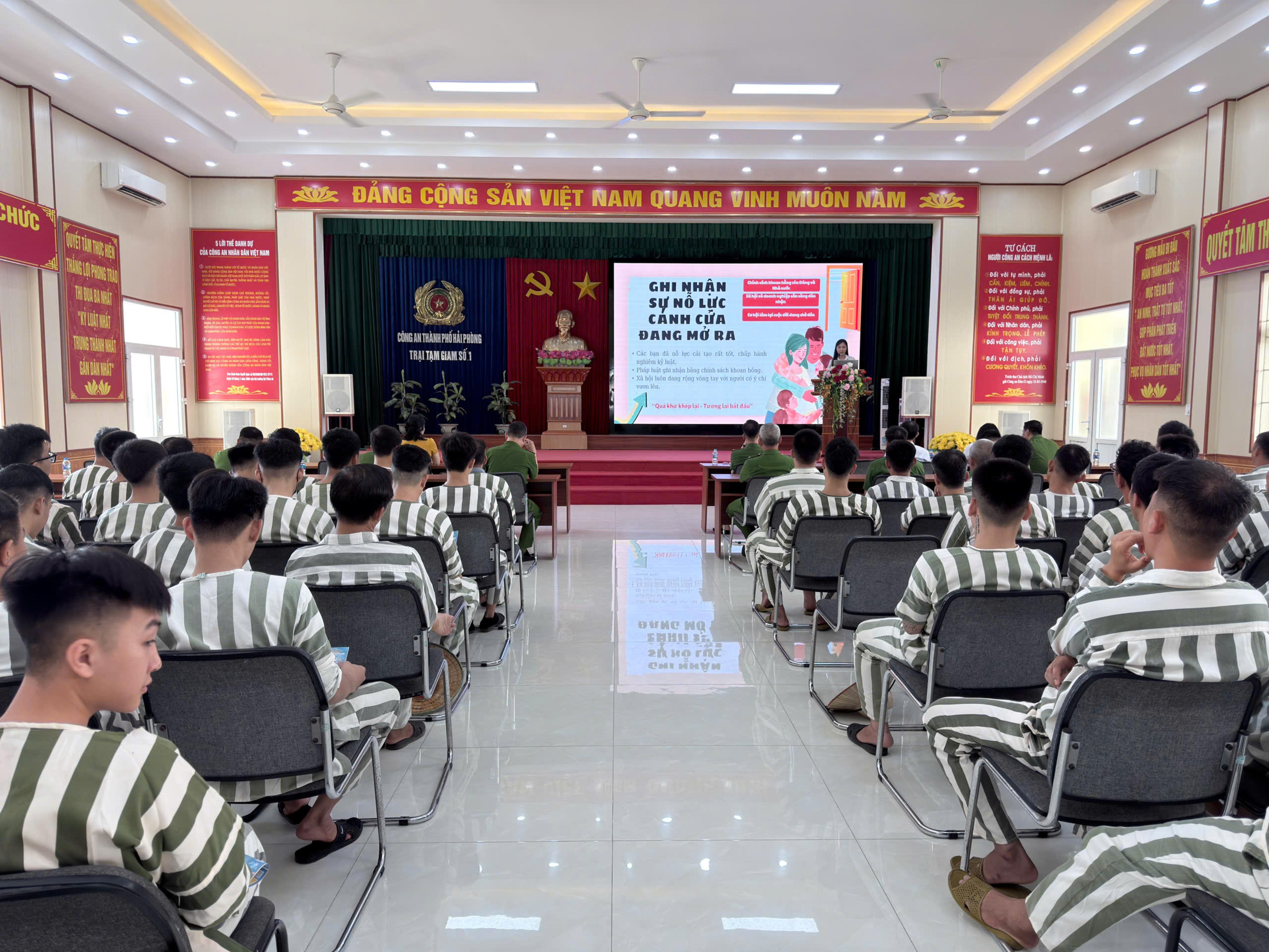 Trại tạm giam số 1: Phổ biến, giáo dục tái hòa nhập cộng đồng cho 109 phạm nhân